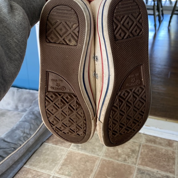 White converse - Picture 4 of 4